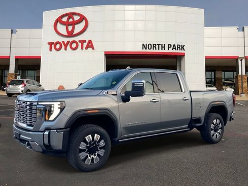 Used 2024 GMC Sierra 2500 Denali w/ Denali Reserve Package AWD/4WD image 1