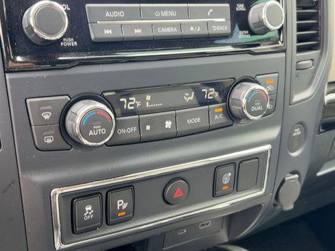 Used 2023 Nissan Titan SV w/ SV Convenience Package image 18