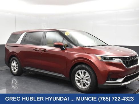 Used 2023 Kia Carnival LX FWD image 3