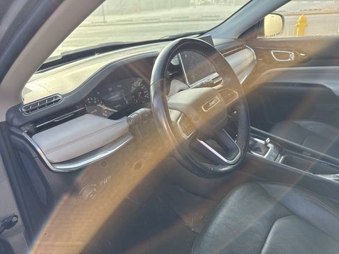 Used 2022 Jeep Compass Limited image 12