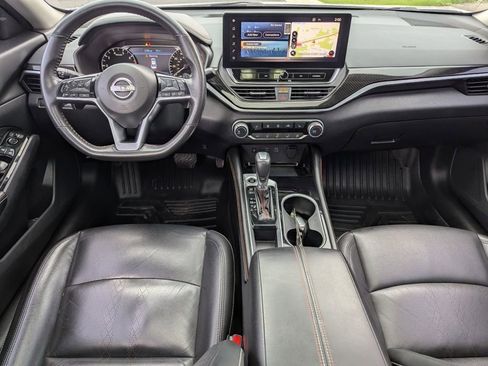 Used 2023 Nissan Altima 2.5 SR w/ SR Premium Package image 2