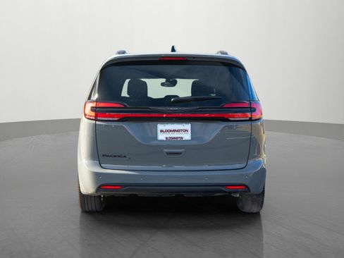 Used 2024 Chrysler Pacifica Touring-L w/ S Appearance Package image 6