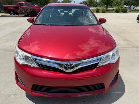 Used 2012 Toyota Camry LE FWD image 2