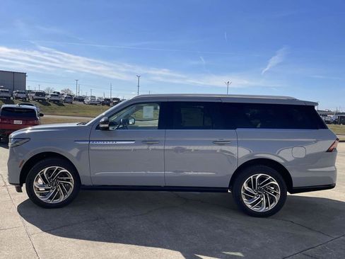 New 2025 Lincoln Navigator L Reserve AWD/4WD image 6