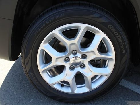 Used 2015 Jeep Renegade Latitude FWD image 11