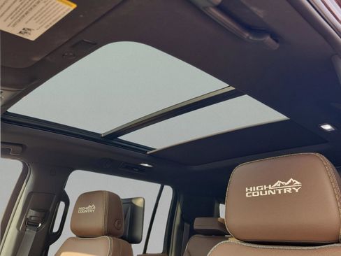 Used 2023 Chevrolet Suburban High Country image 37