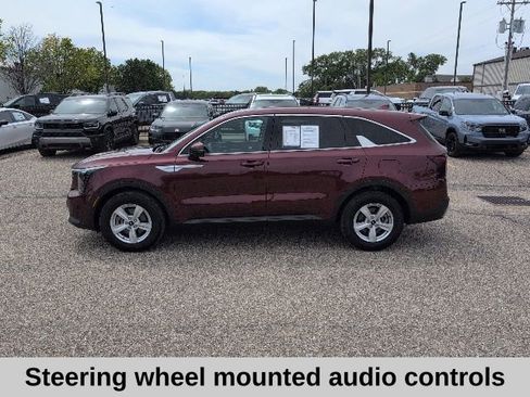 Used 2024 Kia Sorento LX FWD image 3