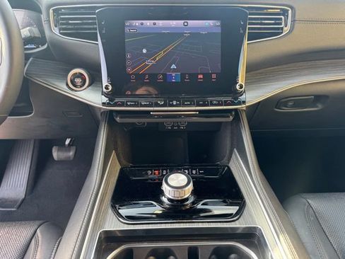 Used 2024 Jeep Wagoneer Series II w/ Flexible Seating Group image 23