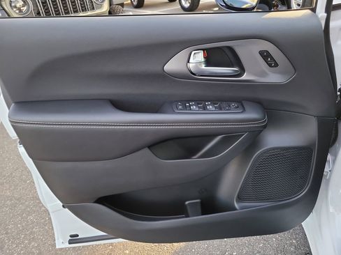 New 2026 Chrysler Pacifica Select FWD image 14