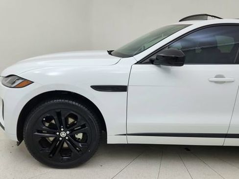 Used 2025 Jaguar F-PACE R-Dynamic S image 10