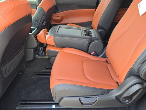 New 2026 Kia Carnival EX image 17