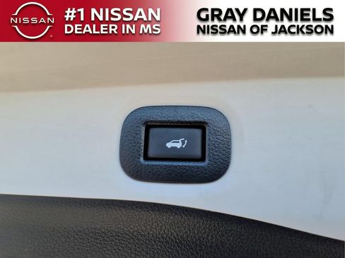 Used 2020 Nissan Rogue SV FWD image 9