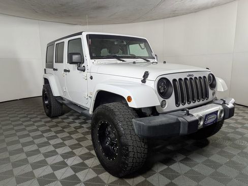 Used 2014 Jeep Wrangler Unlimited Sahara w/ Connectivity Group image 5