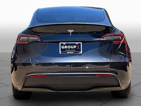 Used 2024 Tesla Model Y 2WD image 4
