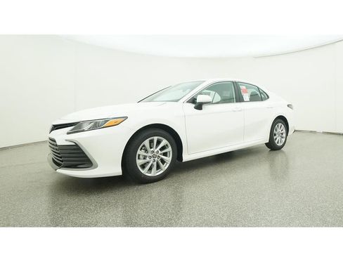 Used 2023 Toyota Camry LE image 18