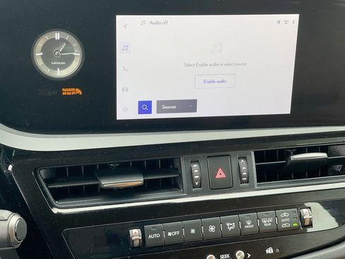 Used 2024 Lexus ES 300h w/ Premium Package FWD image 5