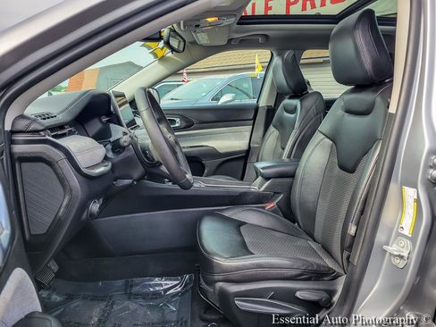 Used 2022 Jeep Compass Latitude w/ Sun and Sound Group FWD image 9
