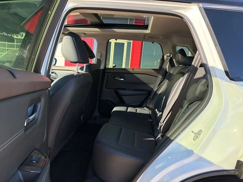 Used 2023 Nissan Rogue SV w/ SV Premium B Package AWD/4WD image 15