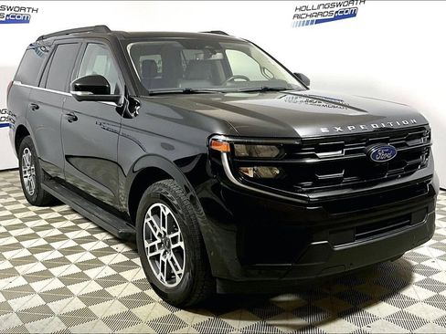 Certified 2025 Ford Expedition Active AWD/4WD image 3