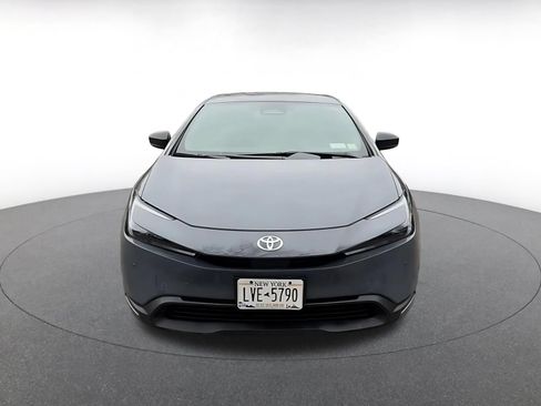 Used 2025 Toyota Prius LE FWD image 4