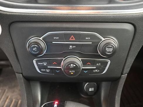 Used 2015 Dodge Charger SXT RWD image 25
