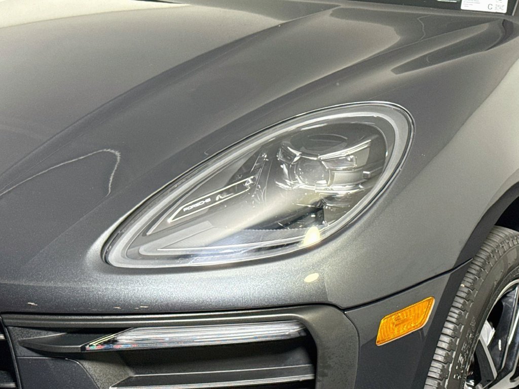 Certified 2025 Porsche Macan AWD/4WD image 25