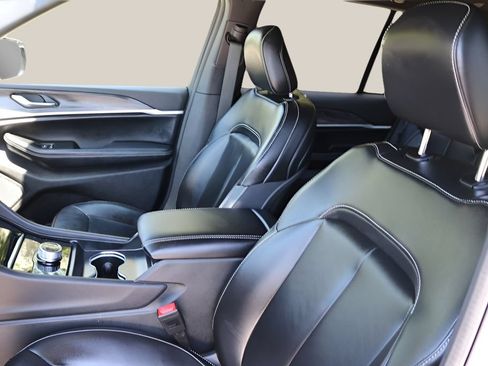 Used 2025 Jeep Grand Cherokee Limited RWD image 12