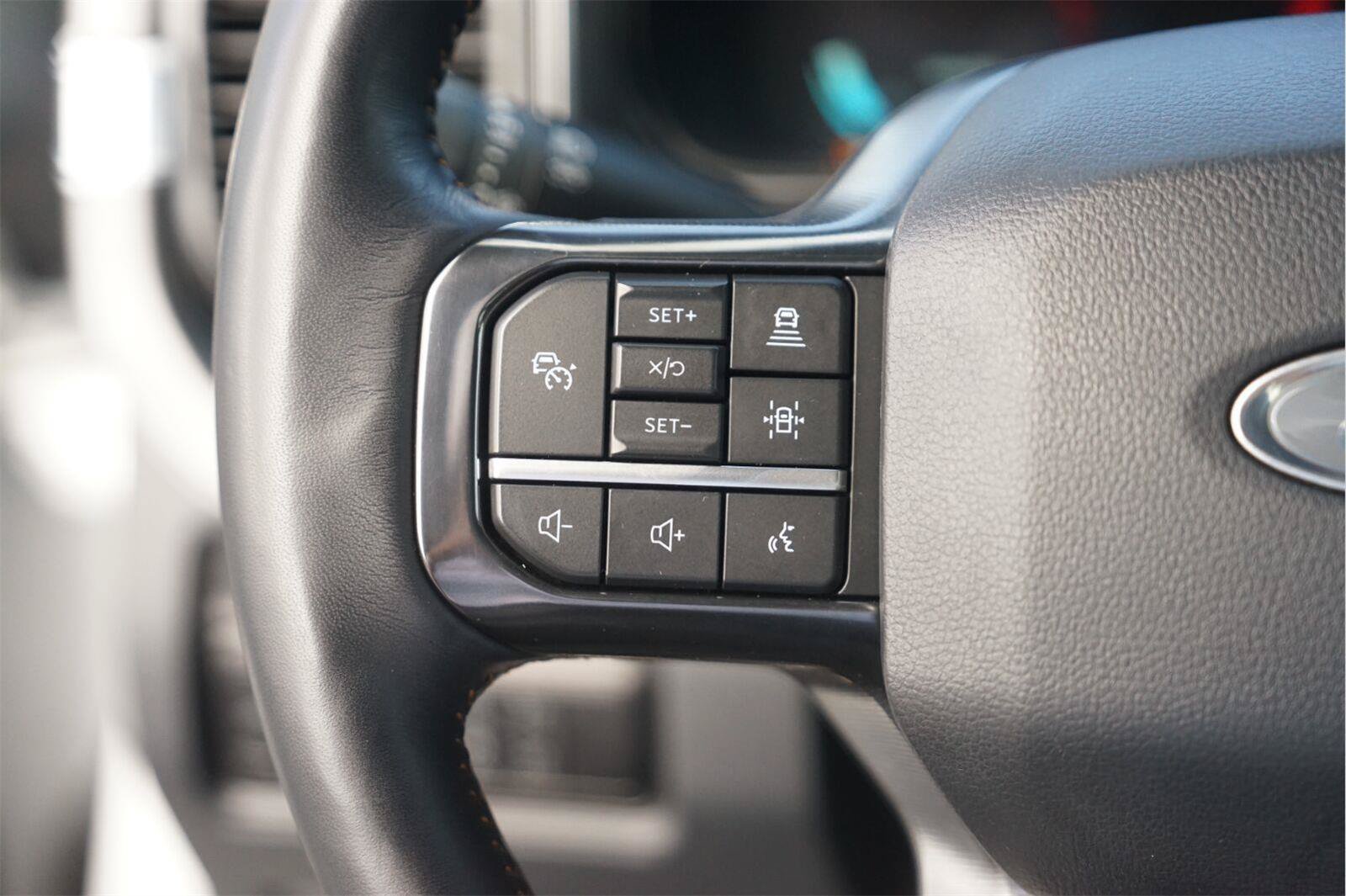 Used 2024 Ford F350 Platinum w/ FX4 Off-Road Package AWD/4WD image 23