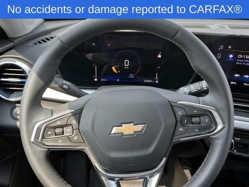 Certified 2025 Chevrolet Trax LT w/ LT Convenience Package FWD image 21