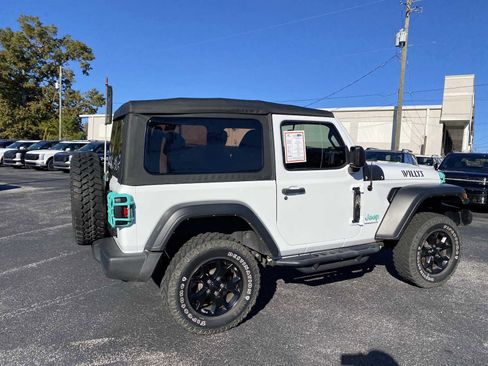 Used 2021 Jeep Wrangler Sport image 5