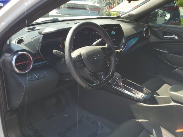 Used 2026 Chevrolet Trax RS FWD image 9