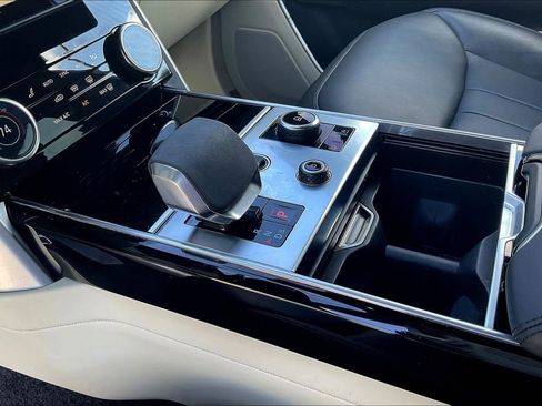 Used 2023 Land Rover Range Rover SE image 15