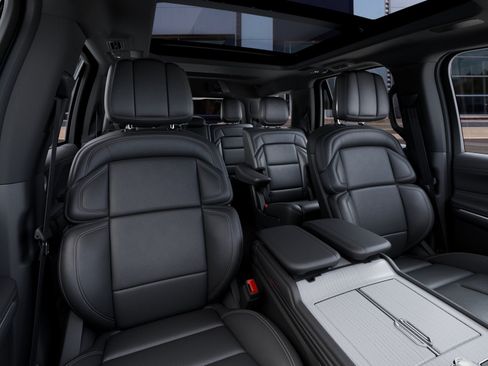New 2027 Lincoln Navigator Reserve w/ Jet Appearance Package AWD/4WD image 10