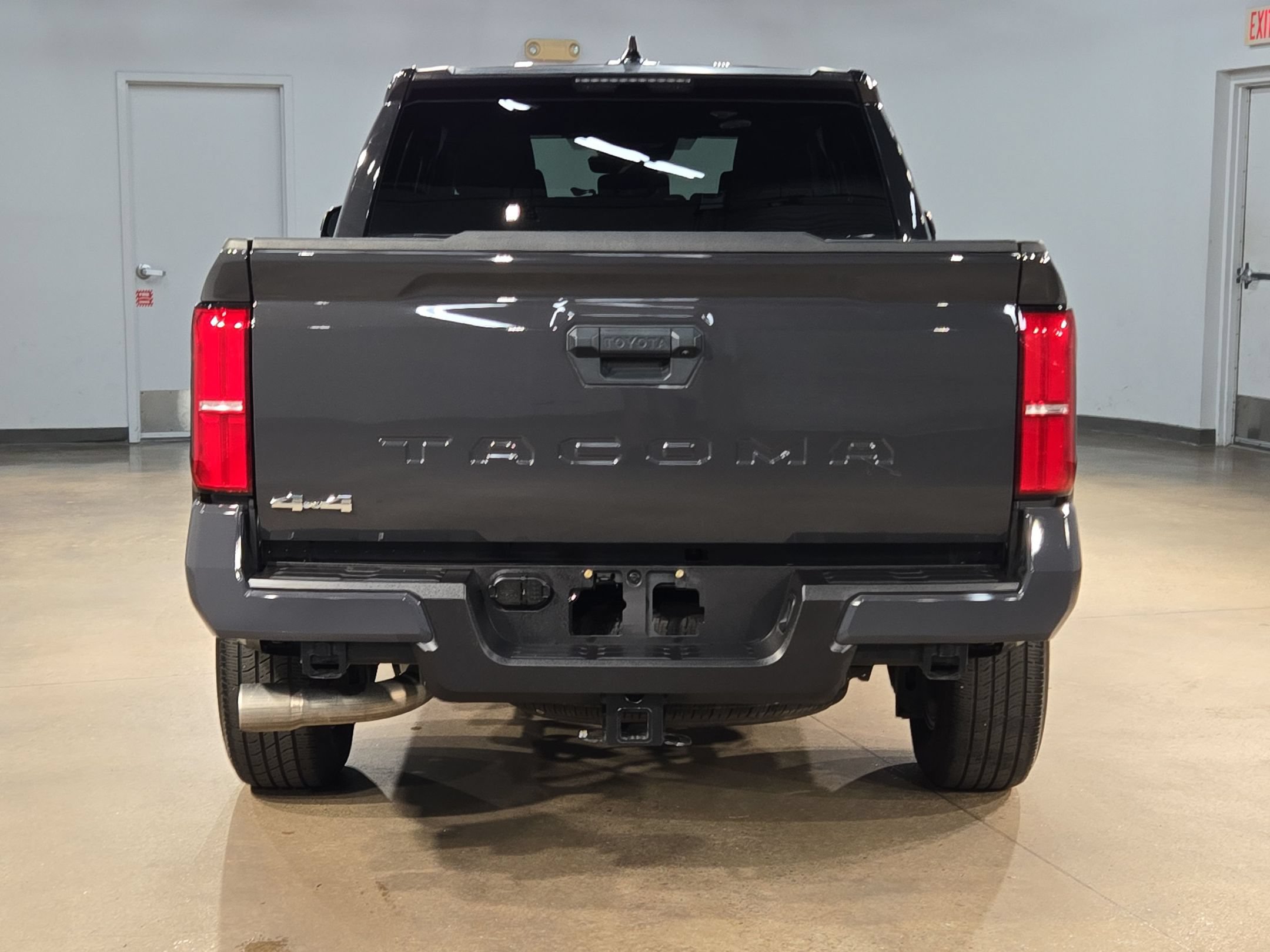 Certified 2025 Toyota Tacoma SR5 AWD/4WD image 6