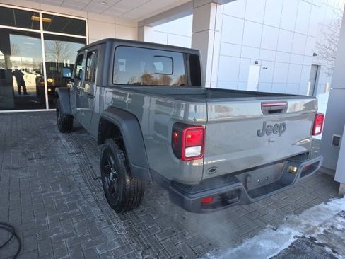 Used 2023 Jeep Gladiator Sport image 2