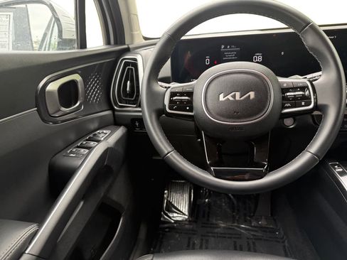 Used 2025 Kia Sorento S FWD image 21