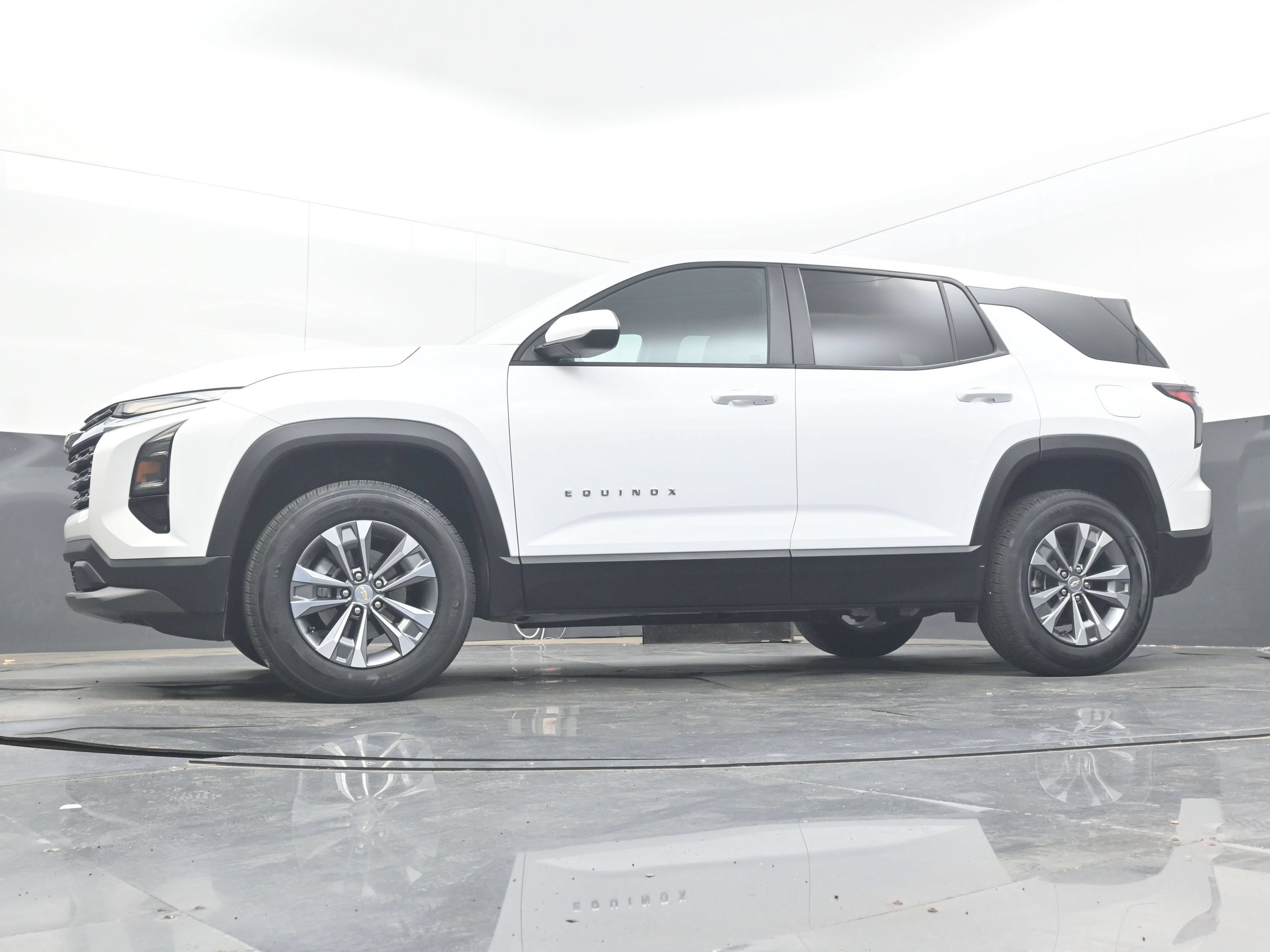 Used 2026 Chevrolet Equinox LT FWD image 28