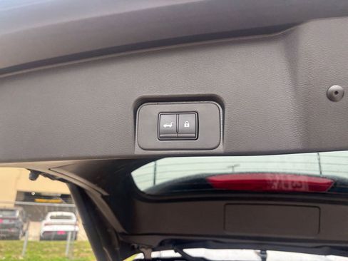 Used 2025 Nissan Rogue SV FWD image 23