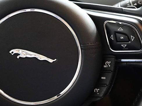 Used 2015 Jaguar XJ L Portfolio RWD image 40