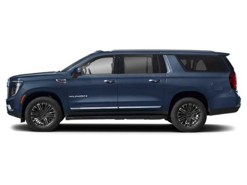 Used 2025 GMC Yukon XL Elevation w/ Elevation Premium Package AWD/4WD image 3