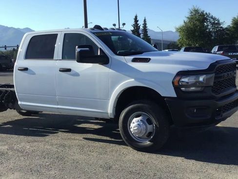New 2024 RAM 3500 4x4 Crew Cab DRW image 2