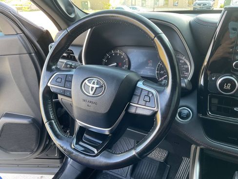 Used 2021 Toyota Highlander XSE AWD/4WD image 18