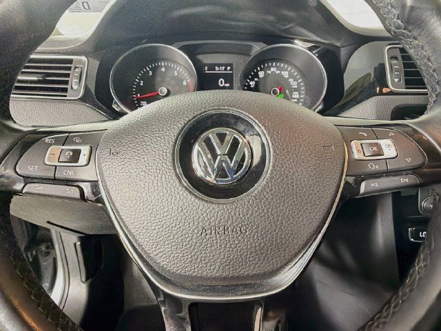Used 2017 Volkswagen Jetta SEL FWD image 13