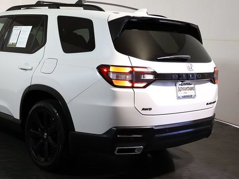Used 2025 Honda Pilot Black Edition image 11