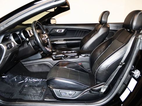 Used 2019 Ford Mustang Premium RWD image 38