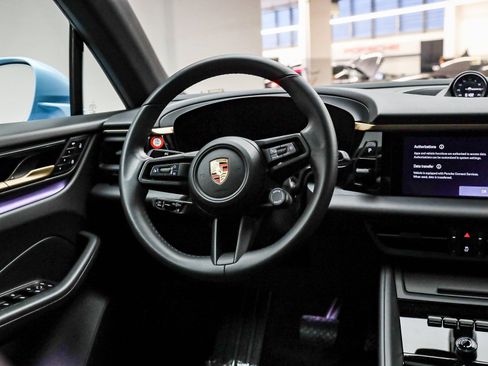 Certified 2025 Porsche Macan Electric image 19