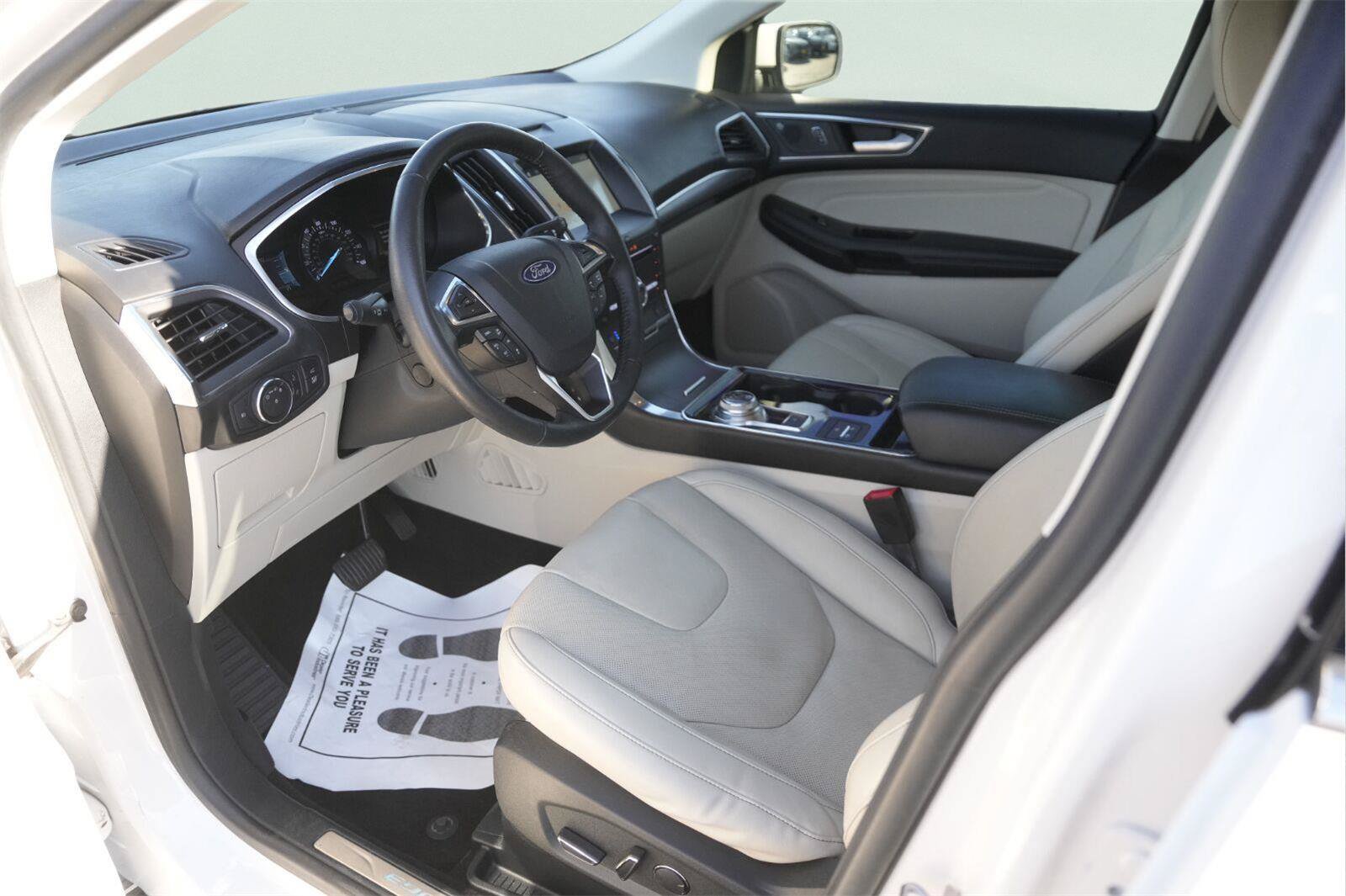 Used 2019 Ford Edge Titanium w/ Equipment Group 301A FWD image 8