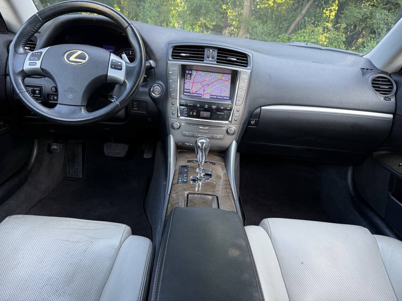Used 2013 Lexus IS 250C w/ Luxury Pkg RWD image 2