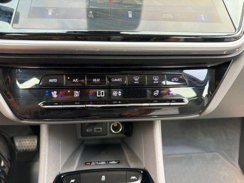 Used 2023 Chevrolet Bolt EUV Premier w/ Sun & Sound Package FWD image 12