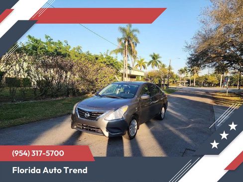 Used 2016 Nissan Versa SV FWD image 1